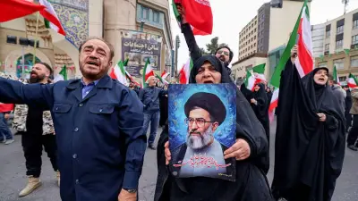 مستقبل الحكم في إيران: هل يحل العسكر محل رجال الدين بعد رحيل المرشد الأعلى؟