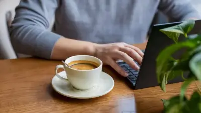 دراسة علمية تكشف: الكافيين يعزّز حل المشكلات لكنه لا يحفّز الإبداع كما يشاع