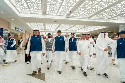وزير النقل يتفقد جاهزية مطار الملك عبدالعزيز الدولي بجدة خلال جولة ميدانية شاملة