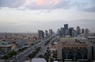 أمطار خفيفة إلى متوسطة تشهدها الرياض ومحافظاتها حتى ساعات الغد