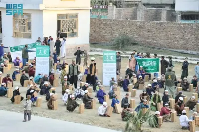 مركز الملك سلمان للإغاثة يوزع تموراً وسلالاً غذائية لدعم الأسر المتضررة في أفغانستان وغزة