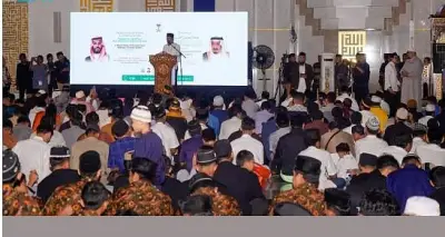 وزارة الشؤون الإسلامية تنفذ برنامجي خادم الحرمين لتوزيع التمور وتفطير الصائمين في كوت ديفوار وإندونيسيا