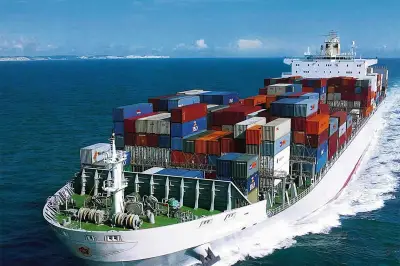 سفن إيرانية تعبر الخليج لأول مرة منذ الهجمات الأمريكية الإسرائيلية