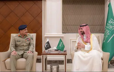 وزير الدفاع السعودي يلتقي نظيره الباكستاني لمناقشة الاعتداءات الإيرانية وأمن المنطقة