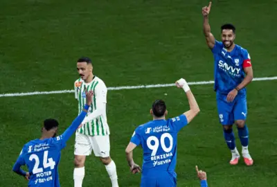 بنزيمة يقود الهلال لانتصار ساحق على النجمة بأربعة أهداف نظيفة