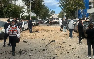 مسعفون إسرائيليون: سقوط ذخائر عنقودية خلال الهجوم الإيراني الأخير على وسط إسرائيل