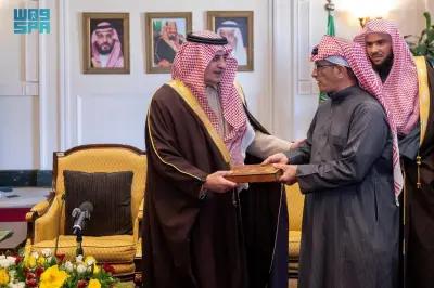 أمير منطقة تبوك يسلم وثائق تملك الوحدات السكنية لمستفيدي مشروع تبرع ولي العهد