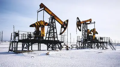 واشنطن تدرس تخفيف العقوبات على النفط الروسي لمواجهة ارتفاع أسعار الطاقة العالمية