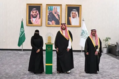 محافظ الطائف يكرم المذيعة سناء الزهراني لجهودها في إبراز العمل المجتمعي