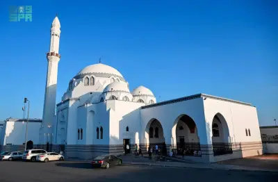 مسجد الجمعة في المدينة المنورة يشهد أول صلاة جمعة بعد ترميمه التاريخي
