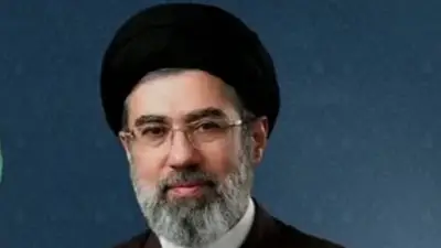 وزير الدفاع الأمريكي يتحدث عن إصابة مجتبى خامنئي ويشير إلى احتمال تشوهه