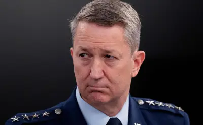 الجنرال كاين: مضيق هرمز معقد تكتيكياً ويصعب تأمين عبور السفن في ظل الحرب