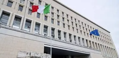 إيطاليا تنفي وجود مفاوضات مع إيران لإعادة فتح مضيق هرمز أمام سفنها التجارية