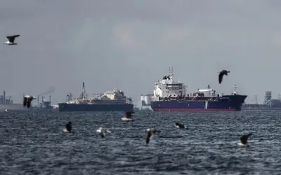 إيران تطرح شرطاً مالياً جديداً لمرور النفط عبر مضيق هرمز: اليوان الصيني بديلاً