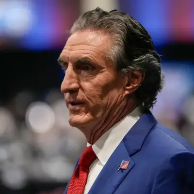 وزير الداخلية الأمريكي يكشف عن مناقشات لتدخل واشنطن في عقود النفط الآجلة لمواجهة ارتفاع الأسعار