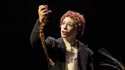 مسرح مارليبون يستضيف عرض 'ينتل' الذي يسلط الضوء على صراع الحرية والتقاليد في الثقافة اليهودية