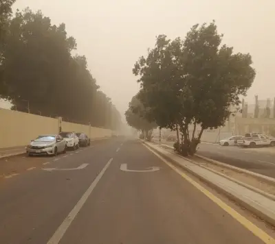 عاصفة غبار جدة تتفاجأ الأرصاد: ظهيرة رمادية تعصف بالعروس الساحلية
