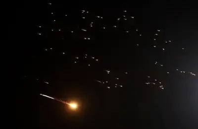 شظية صاروخ إيراني تصيب مبنى يستخدمه القنصل الأمريكي في إسرائيل