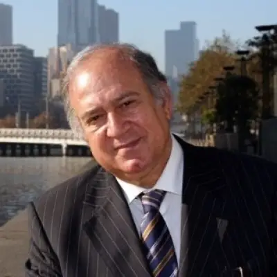 تأثير التعليم والاستبداد في تشكيل العقل الجمعي العربي: تحليل لظواهر اجتماعية خطيرة