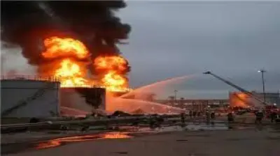 حريق في منطقة الفجيرة للصناعات البترولية عقب استهداف بطائرة مسيّرة