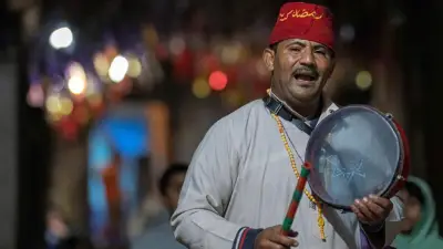 المسحراتي: من إيقاظ الصائمين إلى رمز ثقافي تراثي في رمضان