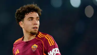 عصابة مسلحة تقتحم منزل نائل العيناوي لاعب روما في روما وتسرق مجوهرات ثمينة