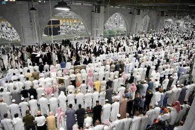 المسجد الحرام يشهد حضورًا كثيفًا في ليلة التاسع والعهر من رمضان وسط خدمات متكاملة