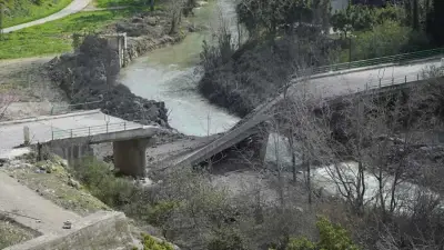 إسرائيل تدمر جسرين على نهر الليطاني في لبنان وتوجه رسالة للحكومة اللبنانية