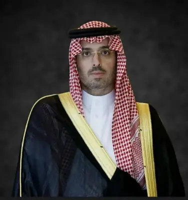 محافظ جدة الأمير سعود بن عبدالله يعبر عن فخره بالثقة الملكية بعد تمديد ولايته
