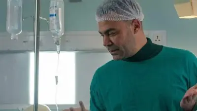 محمد إمام يعتذر رسمياً بعد جدل مشهد الولادة في مسلسل الكينج ويوضح نيته الدرامية