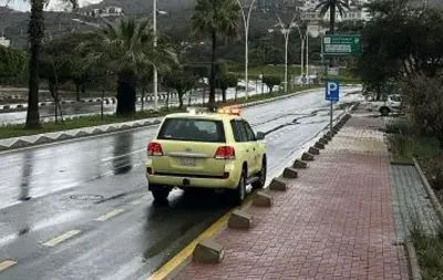 الدفاع المدني يحذر من مخاطر السيول والأودية مع استمرار الحالة المطرية في مناطق المملكة