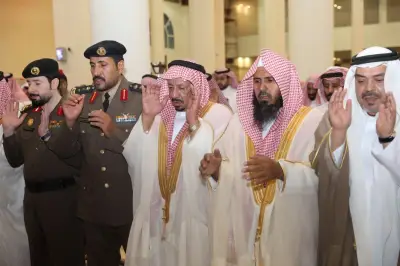 محافظ شروورة يؤدي صلاة عيد الفطر مع الأهالي ويرفع التهاني للقيادة