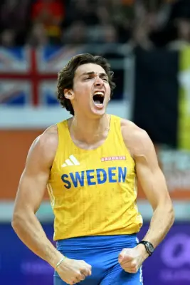 دوبلانتيس يتوج بلقبه الرابع عالمياً داخل القاعة في تورون دون تحطيم رقم قياسي