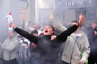 تحقيقات عاجلة بعد أحداث عنف جماهيري وعنصرية في ديربي تاين–وير بالدوري الإنجليزي