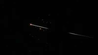 شظايا صاروخية تصيب مواطناً هندياً في أبوظبي بعد اعتراض منظومة الدفاع الجوي