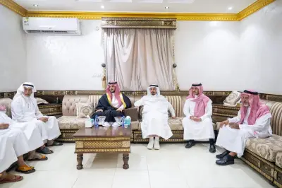 أمير الطائف يقدم العزاء في وفاة شيخ قبيلة الشيايين