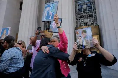 هيئة أمريكية تحذّر من مخاطر تصميم منصات جوجل وميتا الرقمية على القُصَّر