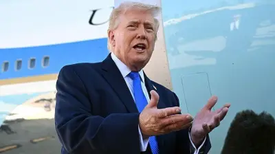 ترامب يوقع على الدولار: سابقة تاريخية تجعل الرئيس الأمريكي الأول على العملة النقدية