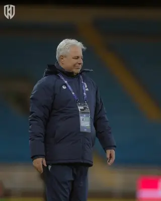 نادي الأخدود يُنهي عقد سوموديكا رسمياً ويُعيّن التونسي فتحي الجبال خلفاً له