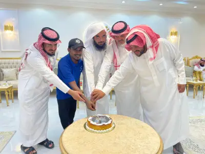 جمعية تنمية الأفلاج تعايد منسوبيها وتحتفل بزواج موظف من الجالية الآسيوية