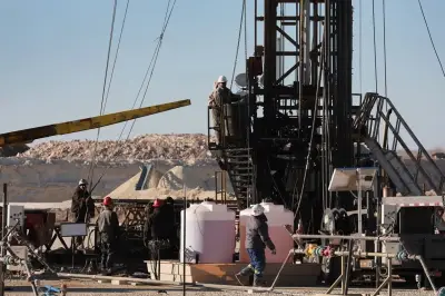 النفط يواصل الصعود وبرنت يتجه لأكبر مكاسب شهرية قياسية