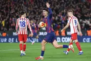 أتلتيكو مدريد يبلغ نهائي كأس إسبانيا رغم خسارته 0-3 أمام برشلونة في الإياب