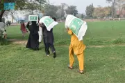 مركز الملك سلمان للإغاثة يوزع 1820 سلة غذائية في إقليم البنجاب الباكستاني