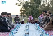 نائب أمير الحدود الشمالية يشارك رجال الأمن إفطارهم الميداني في عرعر