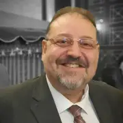 خبراء يحذرون: الفراغ القيادي في إيران قد يفتح أبواب صراعات داخلية وتصعيد إقليمي خطير