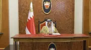 ملك البحرين يشيد ببسالة قواته ويدين الهجمات الإيرانية غير المسبوقة على دول عربية