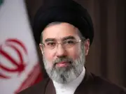 مجتبى خامنئي يترشّد مرشداً أعلى جديداً لإيران خلفاً لوالده