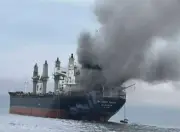 هجوم على سفينة شحن تايلاندية قرب مضيق هرمز وإشعال النيران فيها