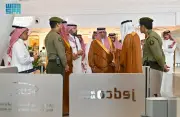 رئيس الهيئة السعودية للبيانات والذكاء الاصطناعي يتفقد الأجهزة الرقمية والبوابات الإلكترونية في مطار جدة