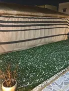 أمطار غزيرة وبرد كثيف يرسمان مشهداً شتوياً في رفحاء